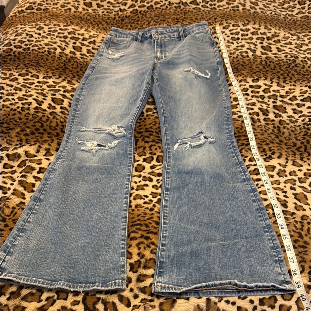 American Eagle Women's Blue Distressed Jeans